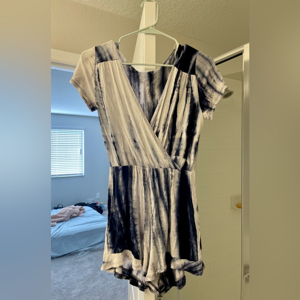 blue & white romper - XS